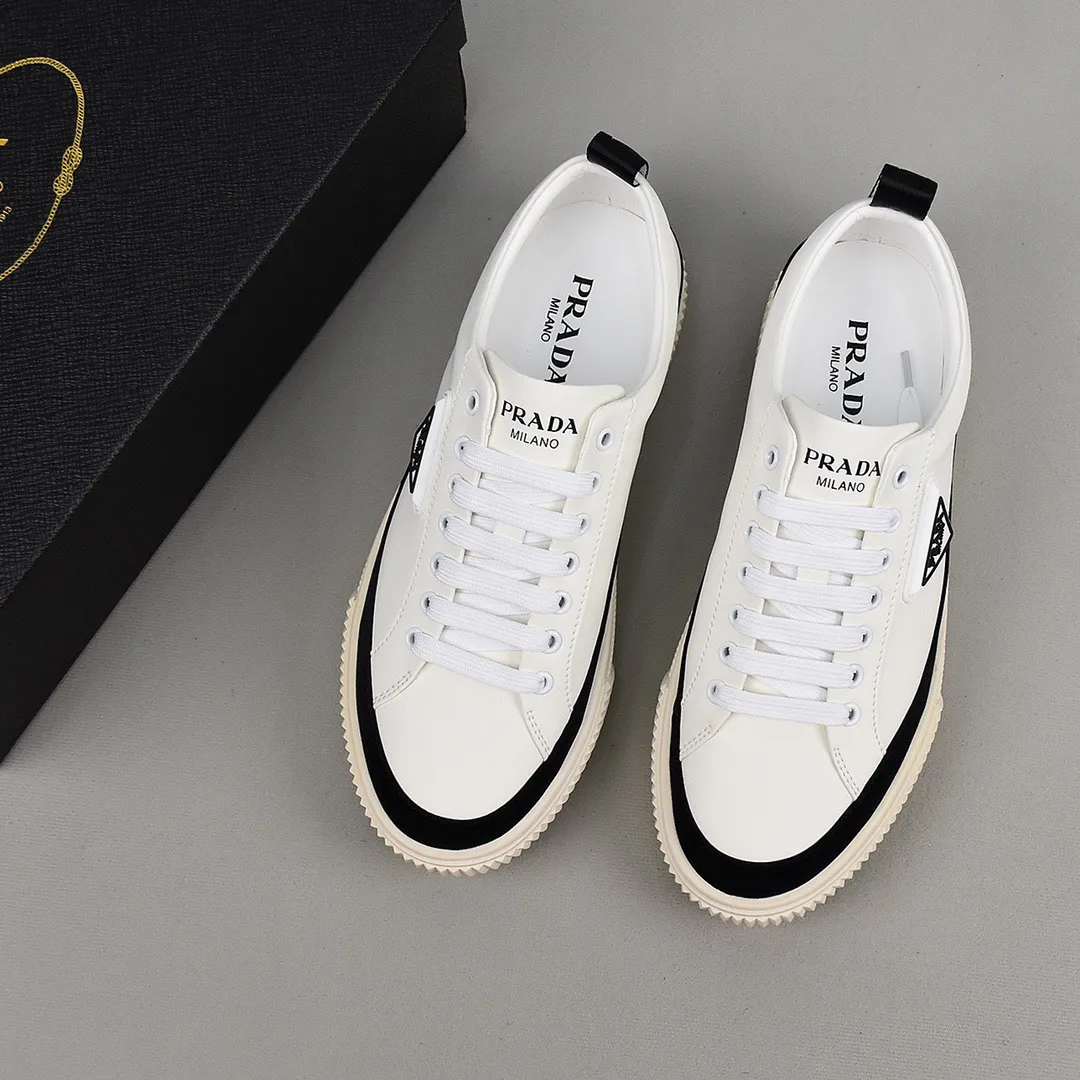 【PRADA】Men's shoes 💰400💰. Detonate the whole place! An international brand that is constantly innovating. This men's casual shoe is the original version. It is made of cowhide leather at a ratio of one to one at the store. It has leather feet and rubber non-slip outsole. It is breathable and comfortable. Quality speaks for itself. 👄38-44